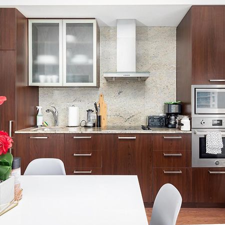Downtown Toronto Condo Near Cn Tower, Scotiabank Arena, Rogers Centre, Union Station Exterior photo