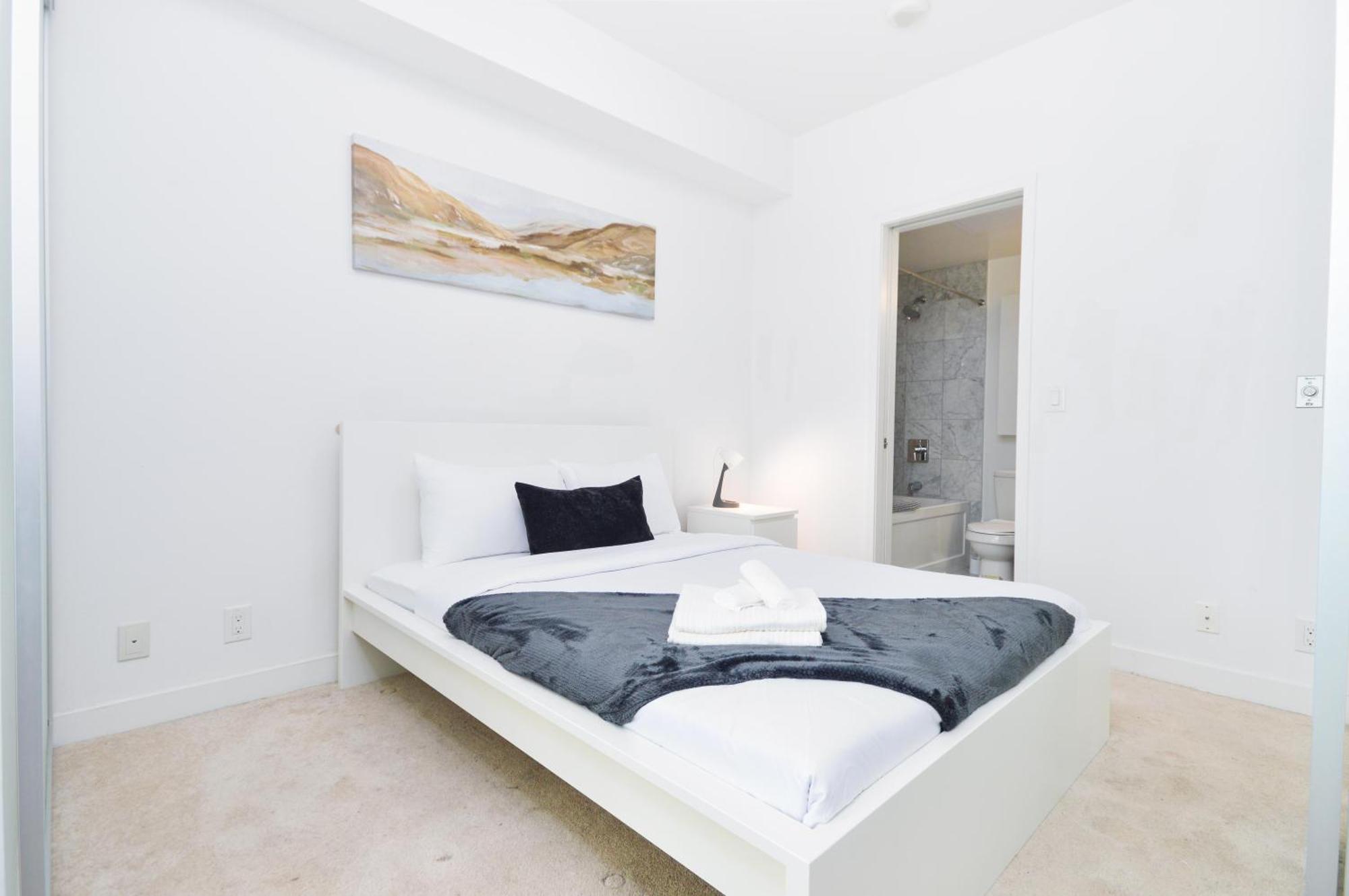 Downtown Toronto Condo Near Cn Tower, Scotiabank Arena, Rogers Centre, Union Station Exterior photo