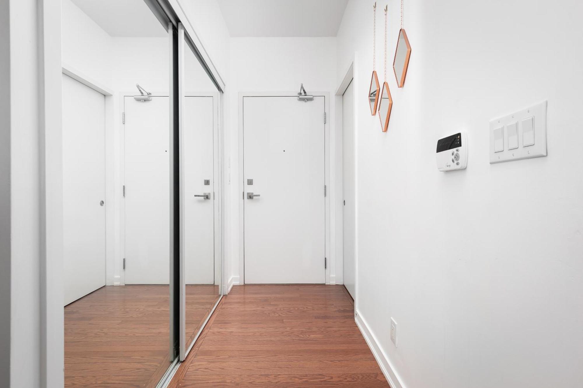 Downtown Toronto Condo Near Cn Tower, Scotiabank Arena, Rogers Centre, Union Station Exterior photo