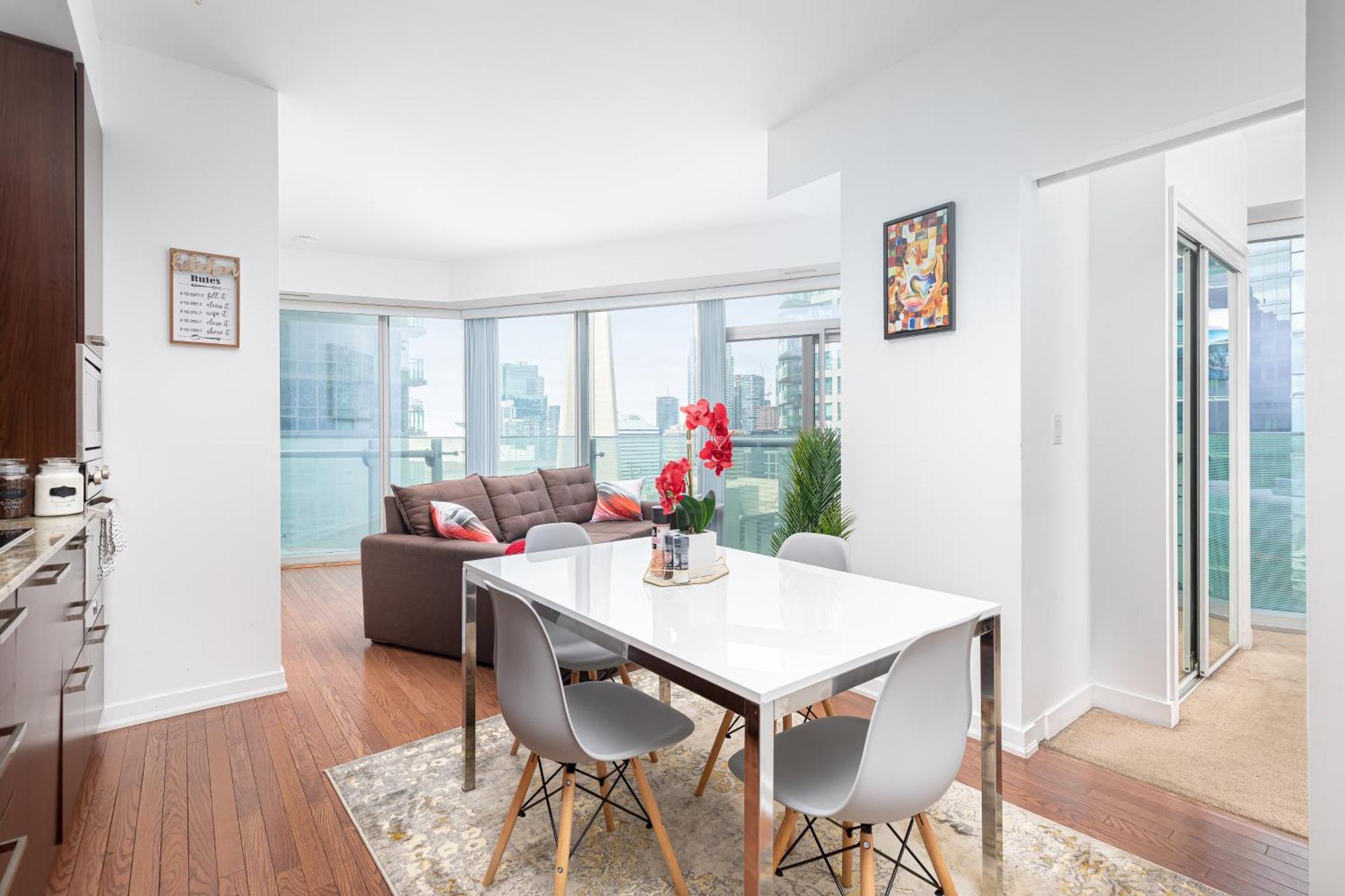 Downtown Toronto Condo Near Cn Tower, Scotiabank Arena, Rogers Centre, Union Station Exterior photo