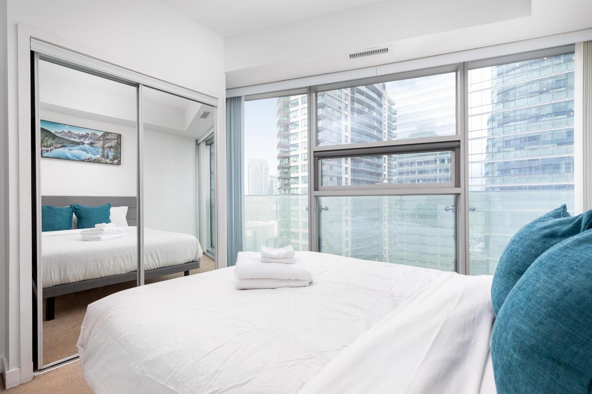 Downtown Toronto Condo Near Cn Tower, Scotiabank Arena, Rogers Centre, Union Station Exterior photo